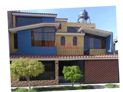 Casa En Venta En La Urb Los Zafiros