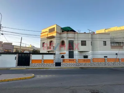 Oportunidad Única En Esquina Comercial- Casa/Terreno En Venta En Goyeneche Con Estadio Melgar