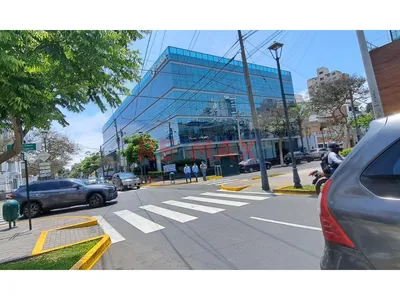 Alquilo Local Comercial 1Er Piso De 306 M2 En Av. Conquistadores