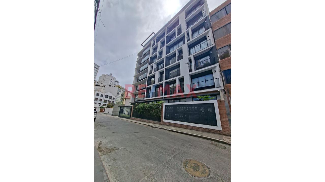 Venta De Departamento + 2 Cocheras En Miraflores