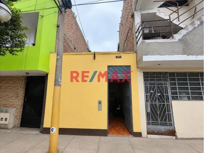 ¡Inversionistas! Casa Como Terreno De 67.68 M² En Ate