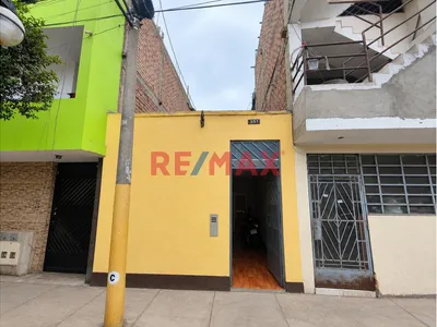 ¡Inversionistas! Casa Como Terreno De 67.68 M² En Ate