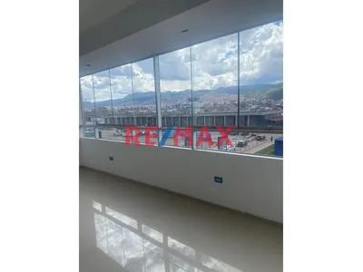 Alquiler De Oficina 55M² - Frente Al Aeropuerto - Acceso Independiente