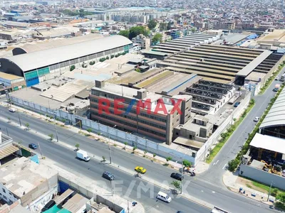 Alquiler De Imponente Edificio En La Avenida Argentina - Cercado De Lima
