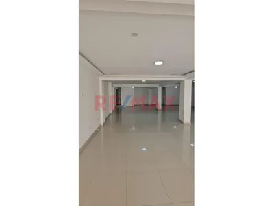 Amplio Local Comercial En Segundo Piso Con Buena Iluminación