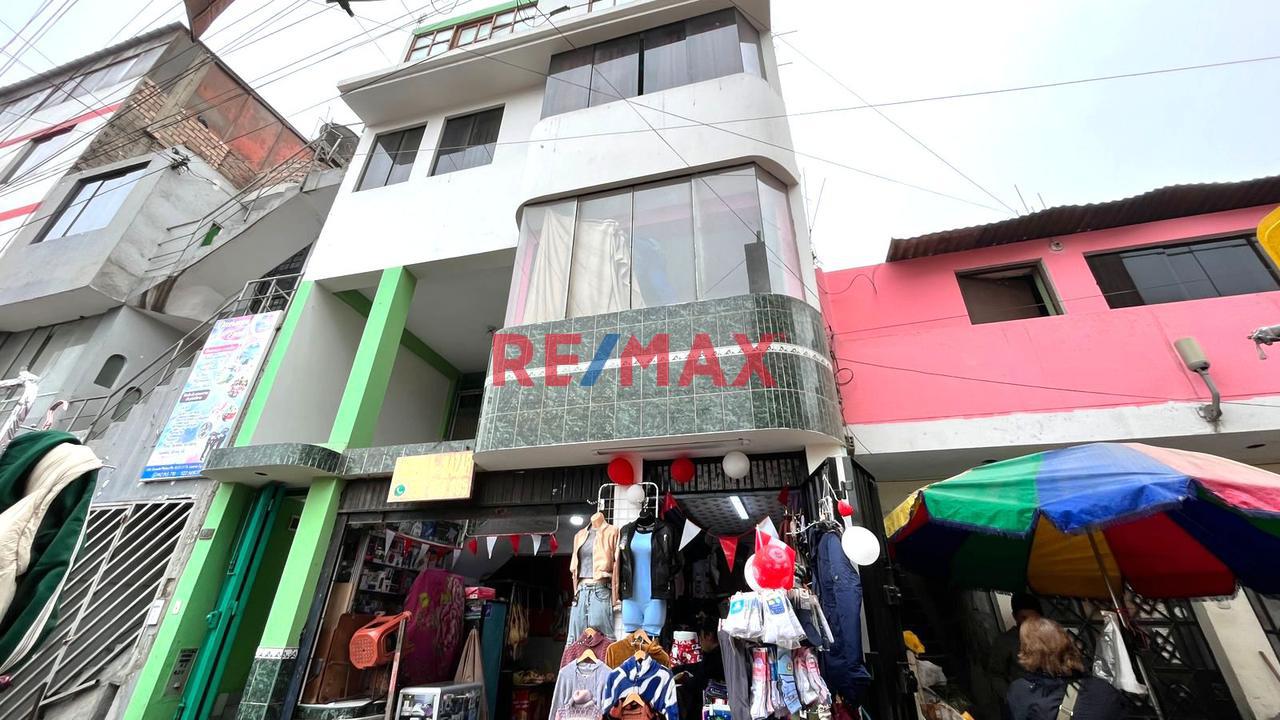 En Venta Casa Comercial Frente Al Mercado Grumete En Ate