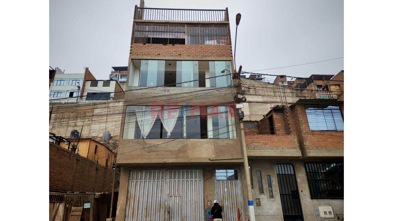 Propiedad Multifuncional De 4 Pisos + Azotea | Inversión Sólida Frente A Parque