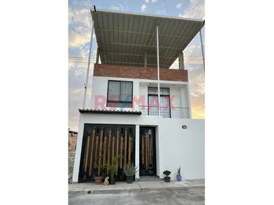 Se Vende Bonita Casa En Urb. Miraflores Boulevard Park Plaza
