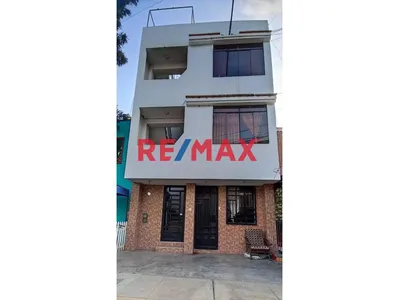 Casa Con 3 Departamentos  Cerca A Pro   Los Olivos
