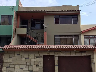Casa 3 pisos - área  150 m²