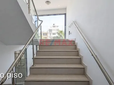 Alquiler De Local Comercial De Estreno- Excelente Ubicación