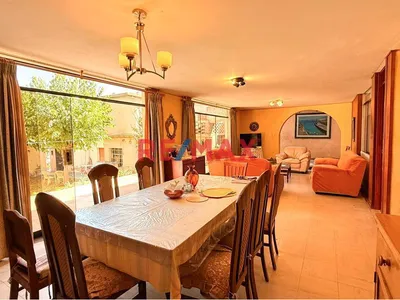 Casa En Venta Con Amplio Jardin!!
