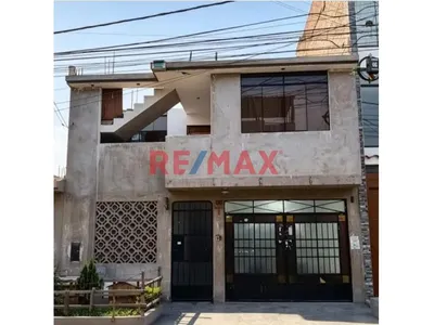 🏡✨ Casa En Venta – Us$ 160,000 ✨🏡 ¡Excelente Oportunidad Para Vivir O Invertir! 📍 Casa De 140 M² Con Proyección Para 4 Pisos, Ubicada En Una Zona Urbana Tranquila Y De Fácil Acceso.