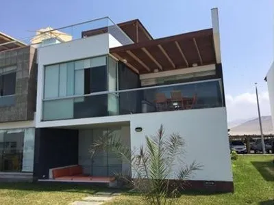 Casa en venta · Malecón Playa las Gramas N 30, Chilca · 128 m², 4 dorm.