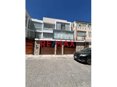 Dpto En Alquiler De 2 Habitaciones En Un Entorno Privado Y Muy Seguro Del Distrito De J.L.B. Y R. (Urb. Casa Bella 2)