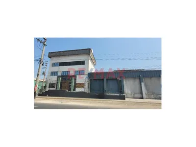 Propiedad Comercial Estratégica – Local De 3 Pisos Con Almacén, Patio De Maniobras Y Dos Terrenos Adicionales