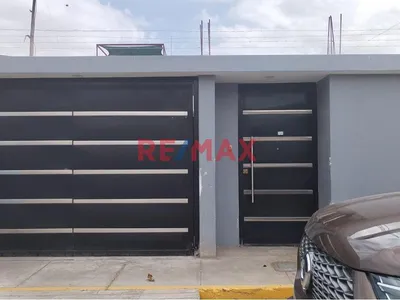 Amplia Casa En Venta En El Pedregal – 4 Dormitorios Y Cochera Para 3 Vehículos
