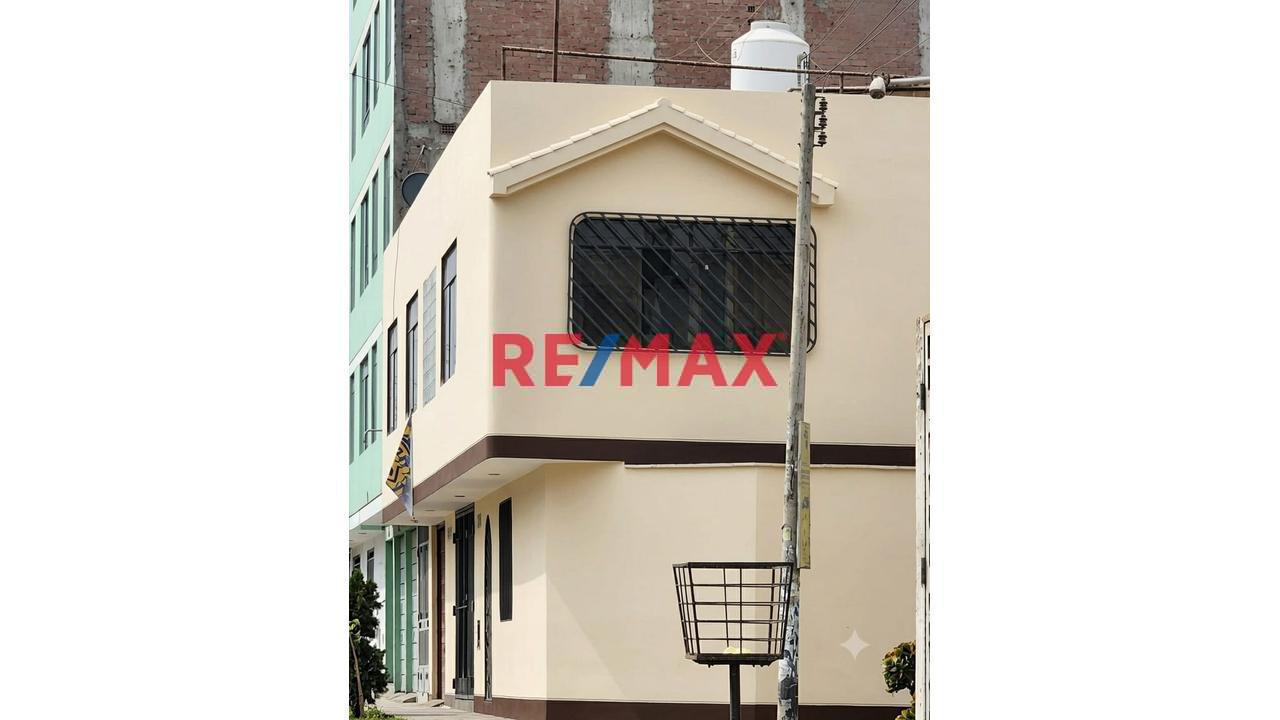 🏠 Se Vende Casa De Dos Pisos En Esquina — Carabayllo