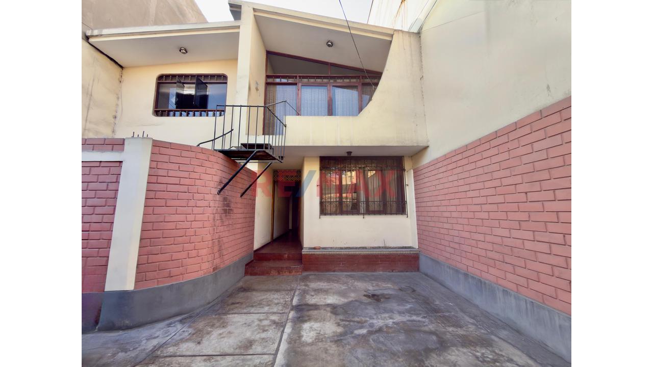 Vendo Amplia Y Estratégica Casa De 231 M² En Santa Patricia