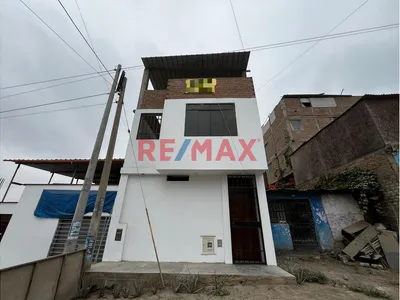 Casa En Venta En Villa María Del Triunfo