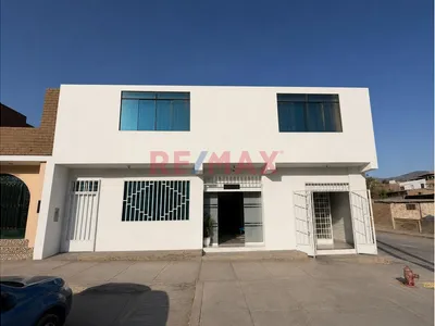 Venta De  Local Comercial Multifuncional En Esquina - Manchay