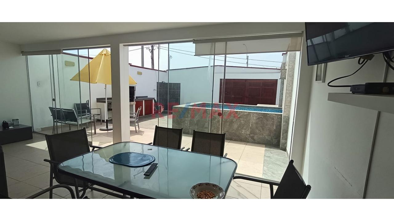 Casa En Venta En Playa Los Lobos! Segunda Fila, ¡A Pasos Del Mar!