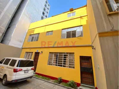 Gran Oportunidad De Alquilar En Linsidro!!.. Tu Oficina En Primer Piso De 90M2 Con 3 Ambientes