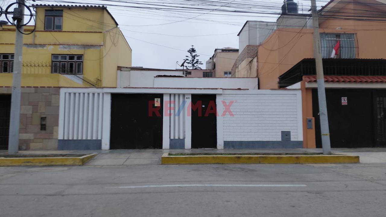 ​¡Oportunidad En San Miguel! Casa Amplia Con Gran Frente O Terreno Para Proyecto (5 Pisos)