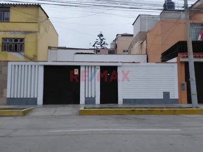 ​¡Oportunidad En San Miguel! Casa Amplia Con Gran Frente O Terreno Para Proyecto (5 Pisos)