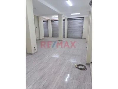 Amplio Local Comercial En Alquiler
