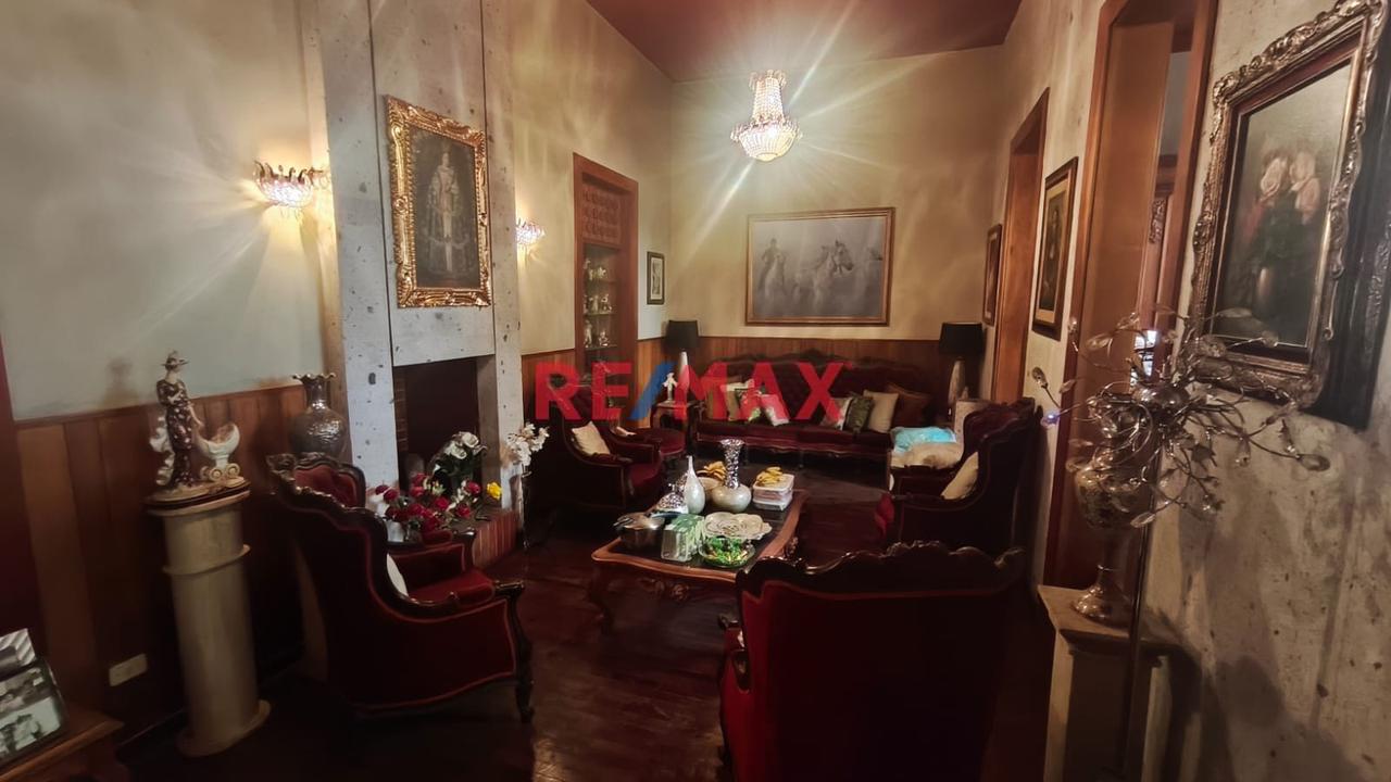 ¡Oportunidad Única En El Corazón De Arequipa! Venta De Casa Como Terreno (4 Niveles)