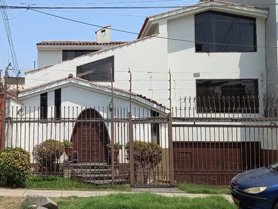 Vendo  casa en La Molina. (Residencial Monterrico).