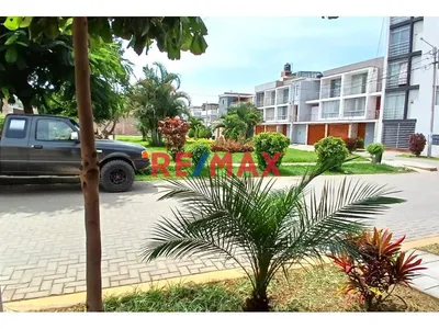 Se Vende Casa Frente A Parque En Urb Soliluz