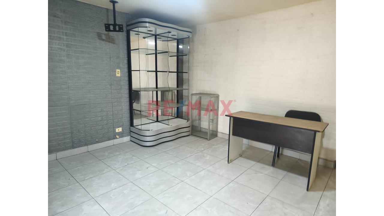 ¡Oportunidad Comercial Frente Al Mall Puruchuco! | Local De 20 M² Con Puerta A Calle