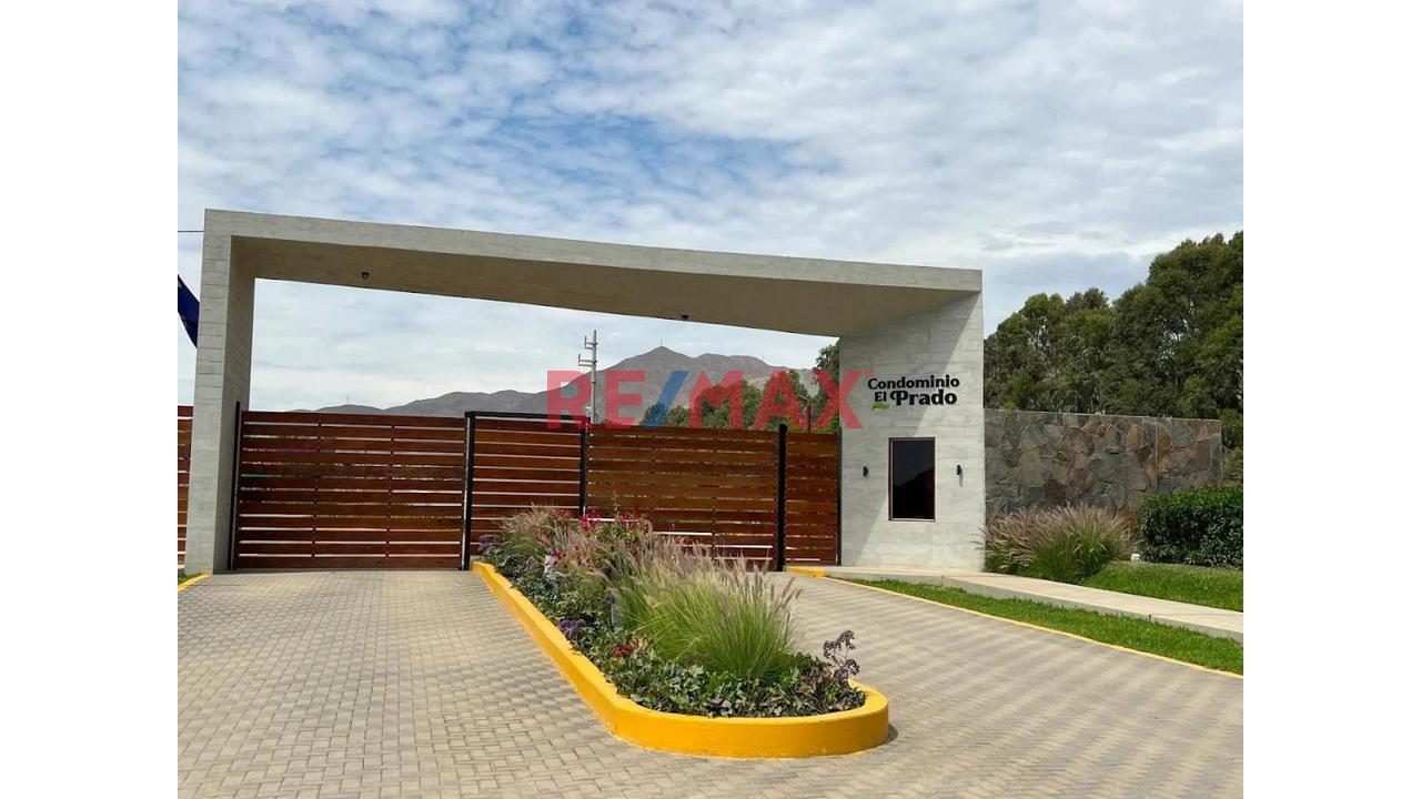Venta De Hermosa Casa De Campo De 3 Pisos En Azpitia Cañete
