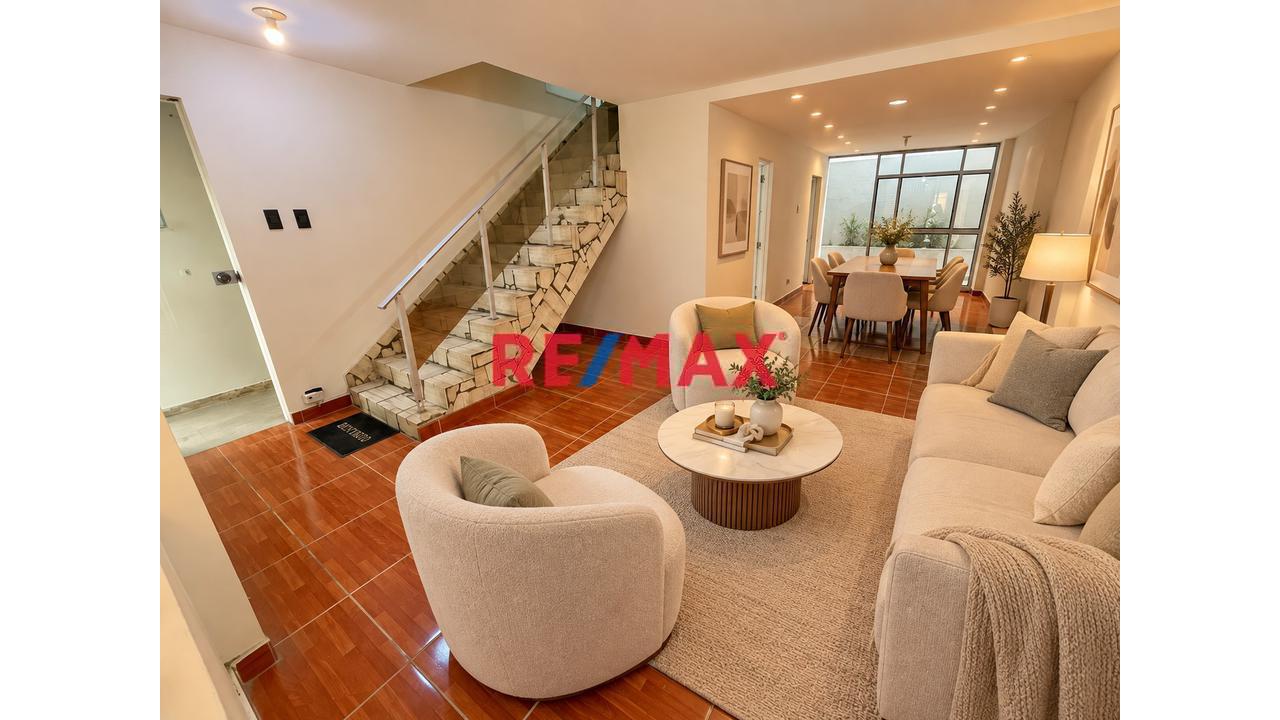 Venta Casa De 3 Pisos Con Terraza En Bellavista – Us$114,000