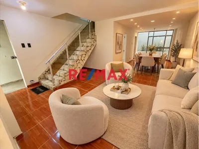 Venta Casa De 3 Pisos Con Terraza En Bellavista – Us$114,000