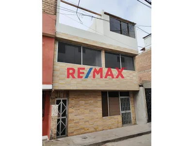 Venta Casa De 3 Pisos Con Terraza En Bellavista – Us$114,000