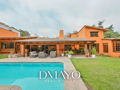 Venta de Casa en Santiago de Surco - Lima 4 Dormitorios 