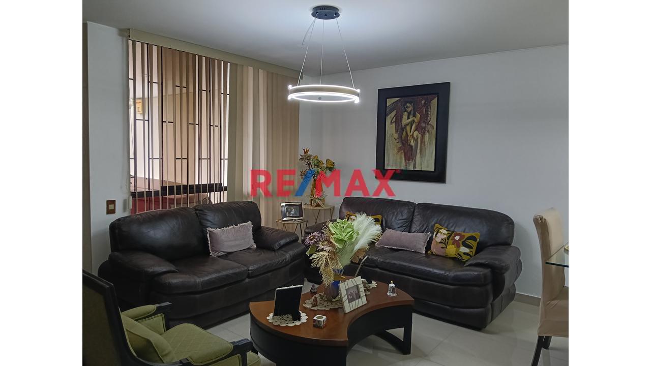 Se Vende Simpatico Departamento En Primer Piso - A Una Cuadra De Plaza Vea En Valle Hermoso, Surco