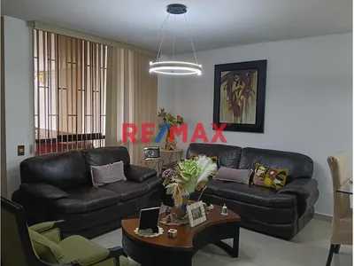 Se Vende Simpatico Departamento En Primer Piso - A Una Cuadra De Plaza Vea En Valle Hermoso, Surco
