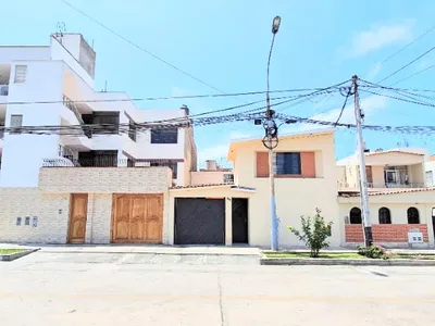 Casa En Venta (Incluye Departamento ) Exclusiva Zona – San Miguel