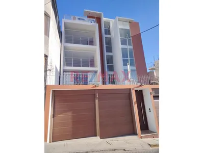 Departamento 103 M² En Socabaya – 3Er Piso, Bien Iluminado, Con Cochera Techada Independiente De 16.08 M²