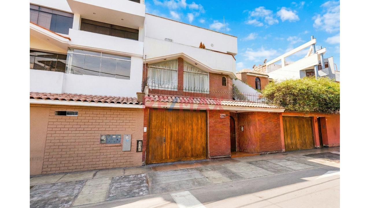 Vendo Amplio Departamento Frente A Parque En Mayorazgo - Ate 🌳📍