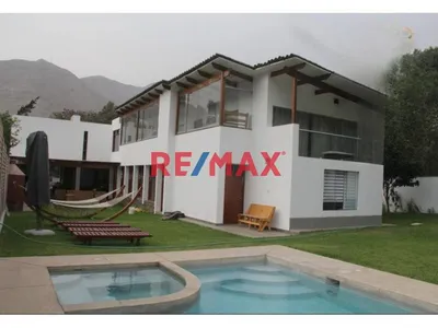 Moderna Casa De Campo/ Chosica