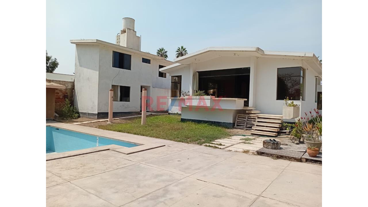 Venta De Casa Como Terreno En La Encantada De Villa Chorrillos - 1910 M2