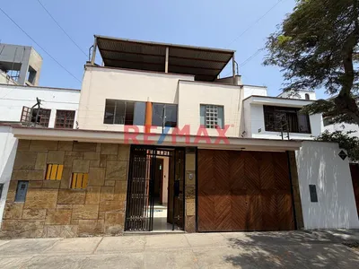 Casa En Venta En La Molina A 1 Cuadra De La Av. Javier Prado Con Flora Tristan