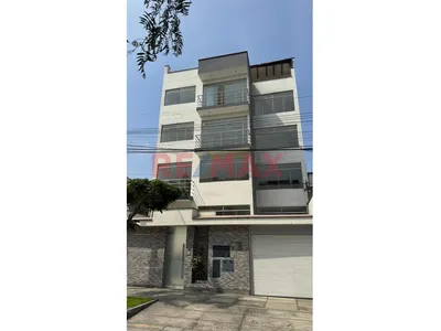 Amplio Departamento En Urb. Las Gardenias – Surco