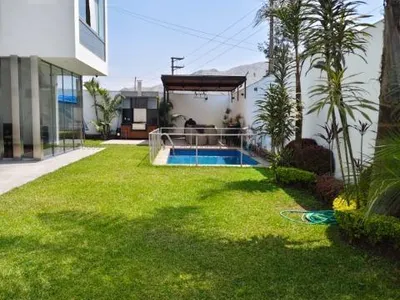 Casa en venta · Av. del Parque, La Molina · 397 m², 4 dorm.