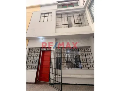 Vendo Lindo Chalet  De 3 Pisos En Lince